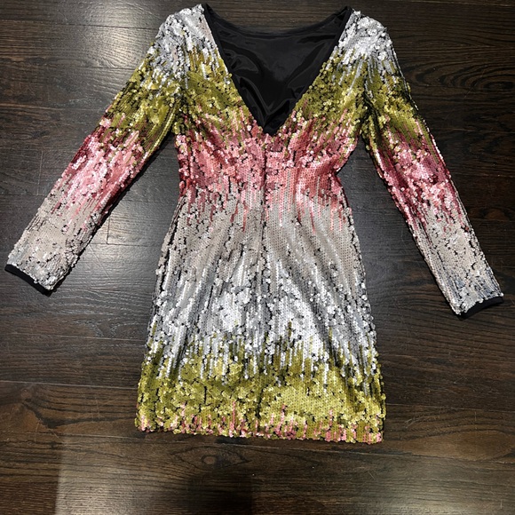 Elizabeth and James Sequin Dress. Size 2. Runs small - Picture 4 of 7